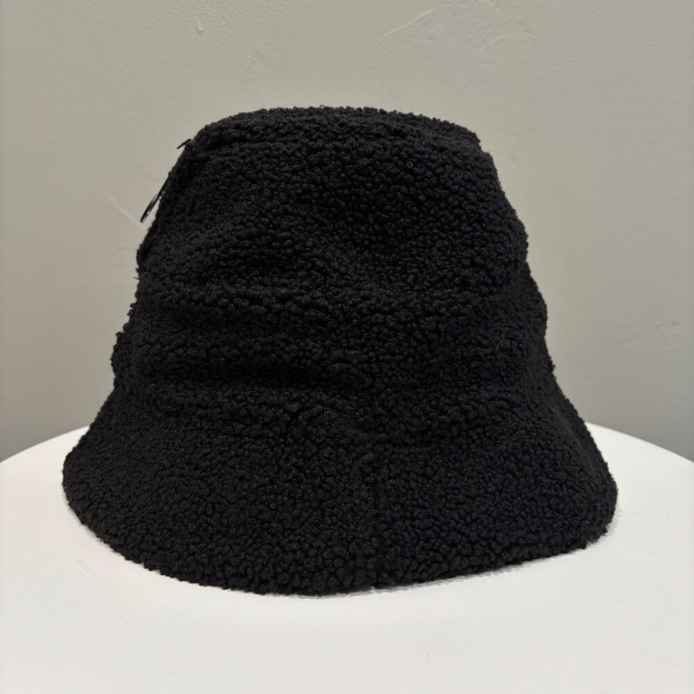 NWT UGG Reversible Faux Fur Sherpa Bucket Hat Black - Size: L / XL - Picture 3 of 8